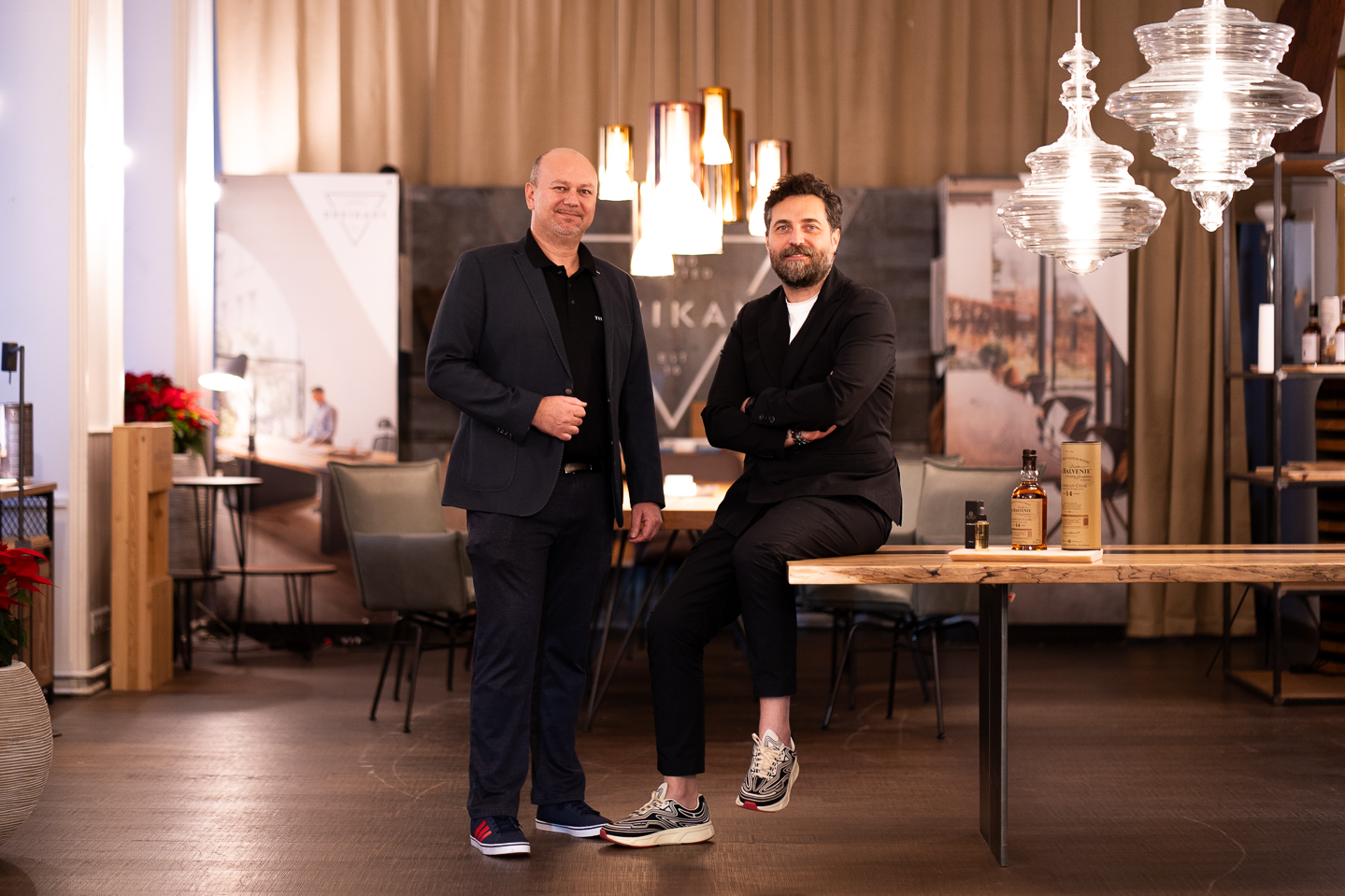 Andreas Trattner (Premium Brand Activation Manager bei Top Spirit) und Angelo Palladino (Borbone Barber Shop). (c) Simon Leser